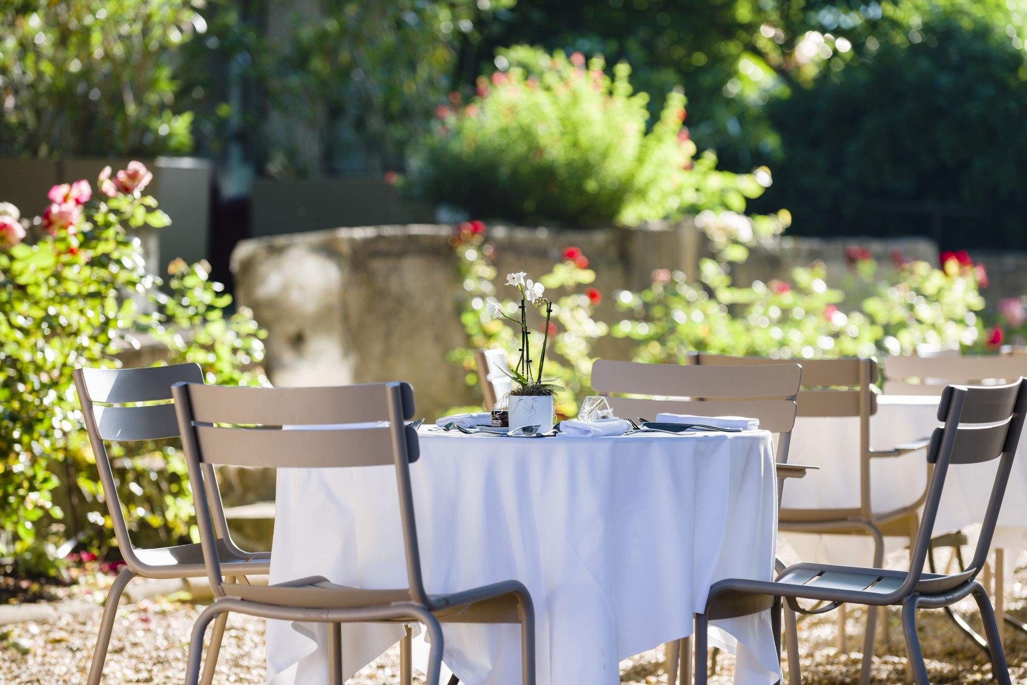 Hotel 5 étoiles Aix en provence - Les Lodges Sainte Victoire - Table en extérieur